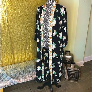 💚Gorgeous floral light weight robe/Kimono 👘 XL GC